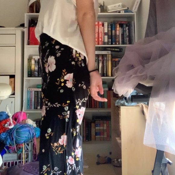 Floral black pants - Picture 2 of 2